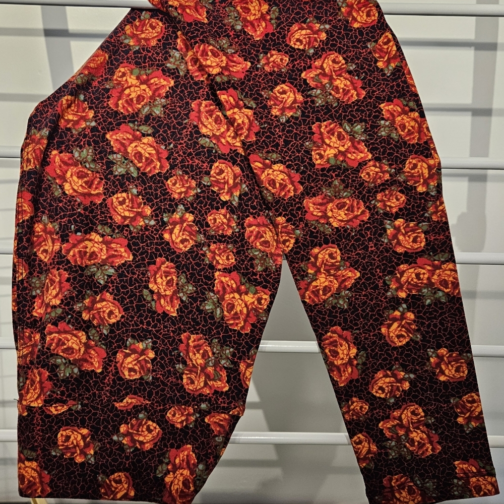 Rose Pattern LuLaRoe OS Leggings